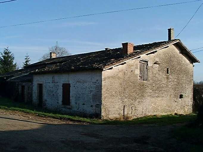 Logis reconstruit au début du 20e siècle, élévations postérieure nord et latérale ouest, prise du nord-ouest.