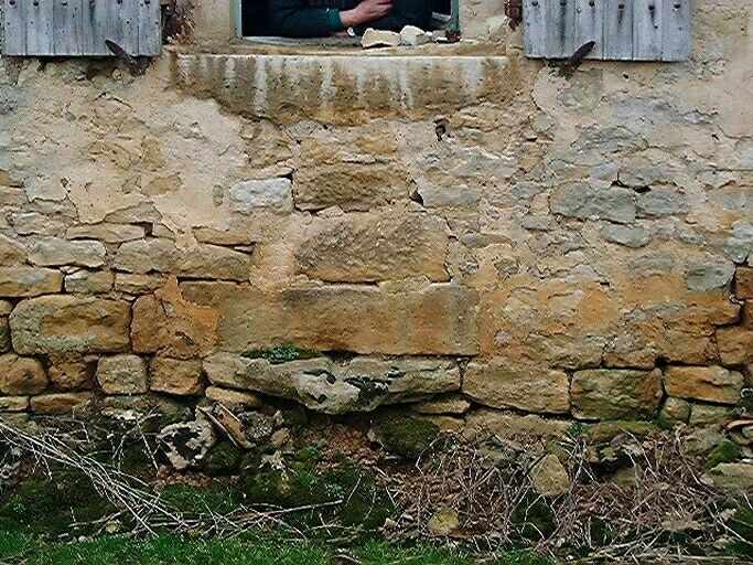 Logis, élévation postérieure, détail de la pierre d'évier.