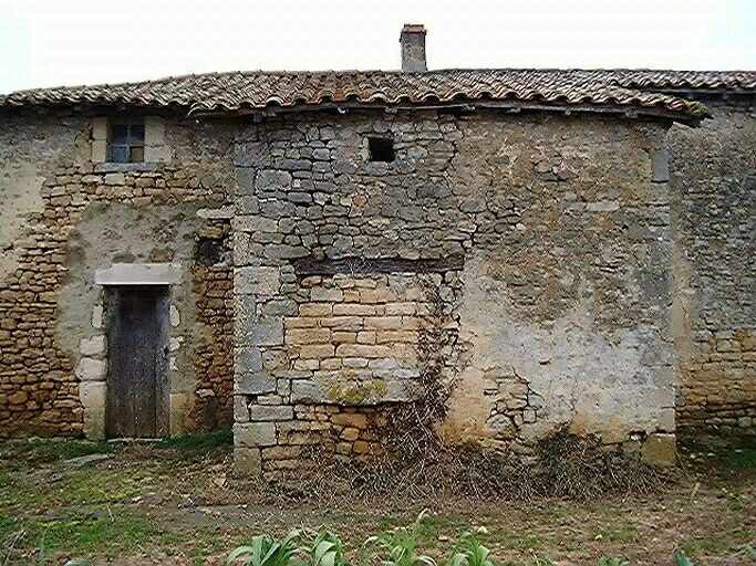 Logis, élévation postérieure, bâtiment en avant-corps appelé cave, élévation est.