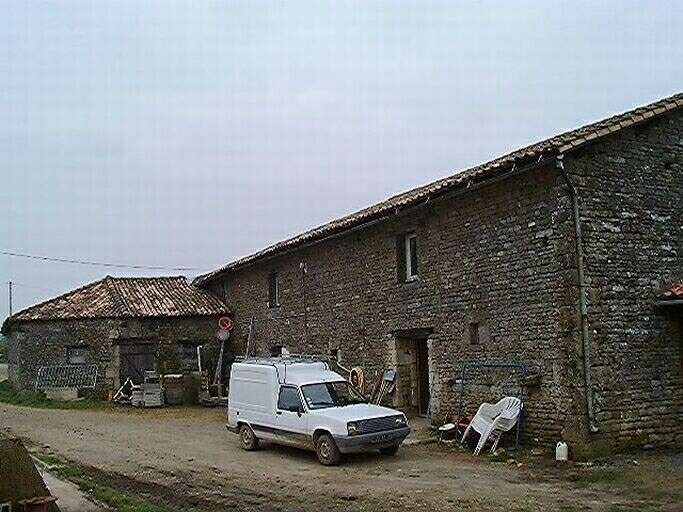 Dépendances, grange-étable-hangar, élévation latérale droite, vue prise du sud-ouest.
