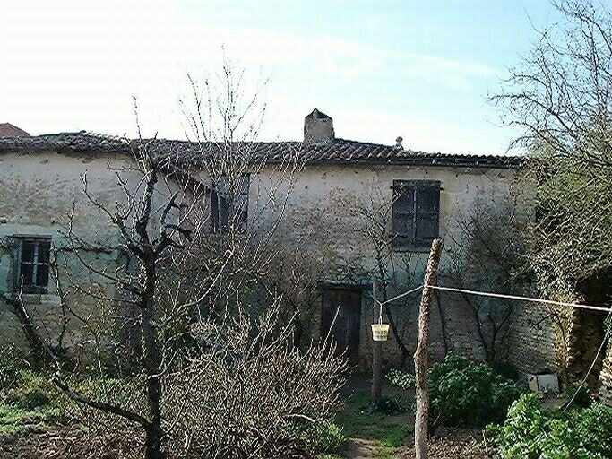 Elévation est, escalier hors oeuvre accolé et travée de droite.