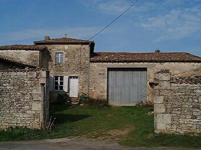 Elévations sud du logis et du bâtiment accolé en retour d'équerre au sud-est.