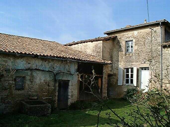 Logis, élévation sud et élévation est du bâtiment sud-ouest.