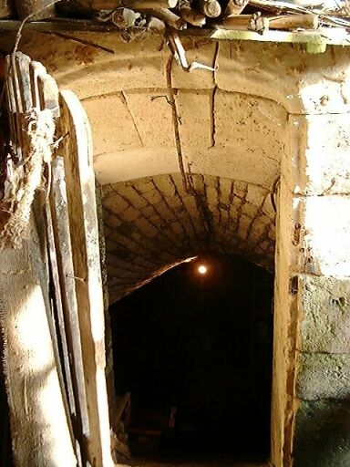 Logis, partie nord, accès à la cave sous le hangar en retour d'équerre au nord.