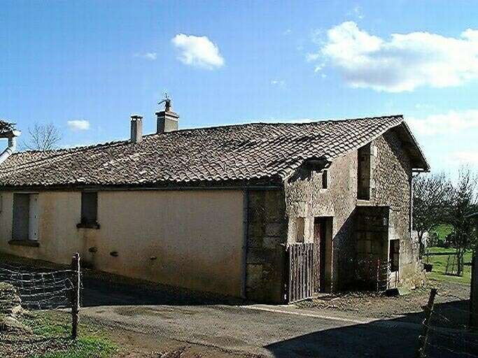 Logis et dépendances adossées, élévation postérieure et latérale gauche, vue prise du nord-ouest.