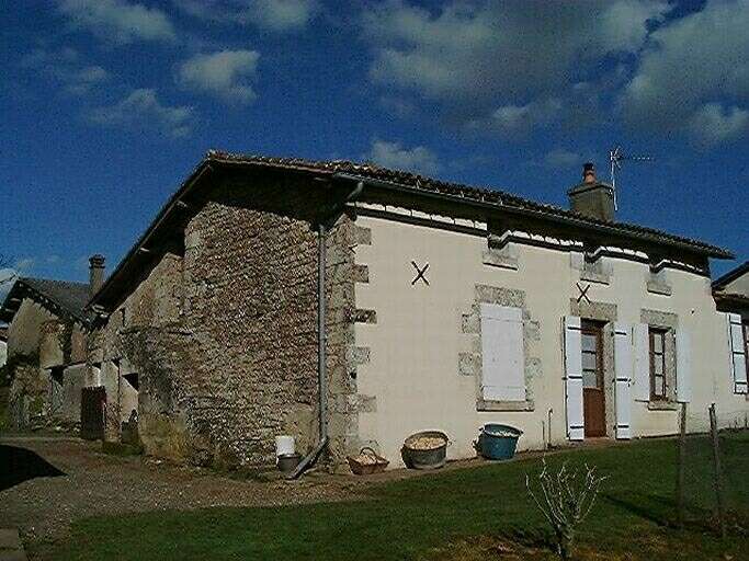 Logis et dépendances adossées, élévation antérieure et latérale gauche, vue prise du sud-ouest.