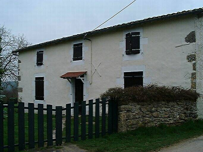 Logis au nord, élévation antérieure sud, vue prise du sud-est.