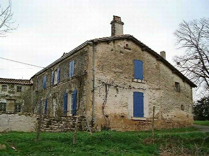 Logis, vue prise de l'est.