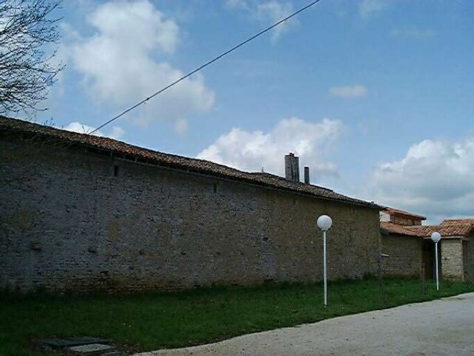 L'aile en retour d'équerre est, élévation postérieure est sur parking, vue prise vers le nord.