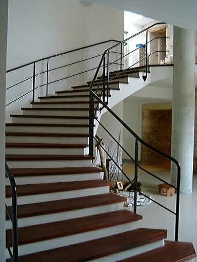 Logis, intérieur, rez-de-chaussée, espace de liaison entre l'ancien logis et la partie hôtellerie, vue de l'escalier tournant.