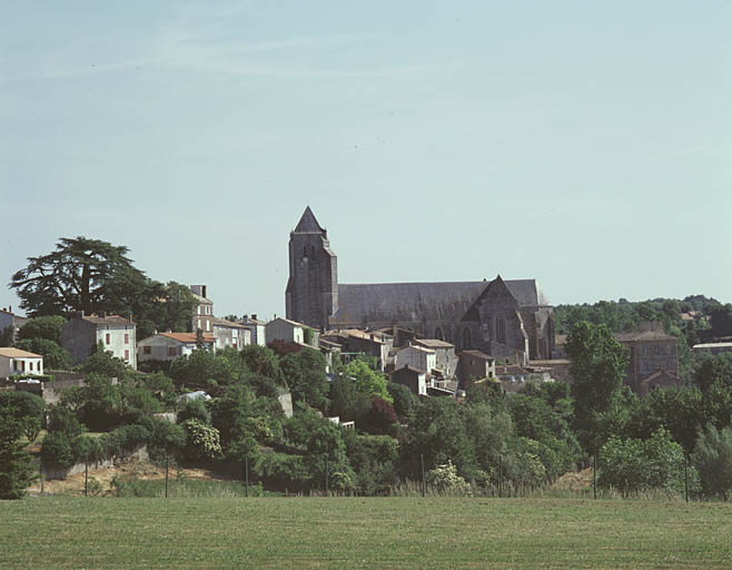 Vue d'ensemble du quartier au sud-ouest de l'église.