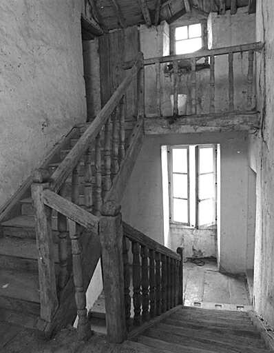 Logis, intérieur, l'escalier du grenier, vue prise depuis le second repos