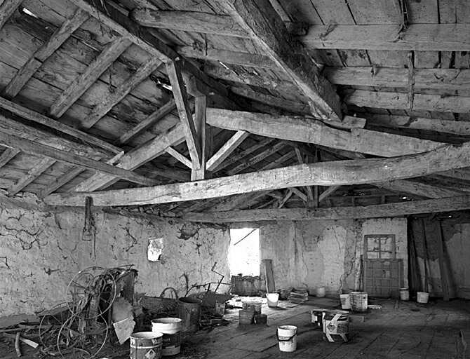 Logis, intérieur, comble à surcroît, vue de deux fermes de la charpente
