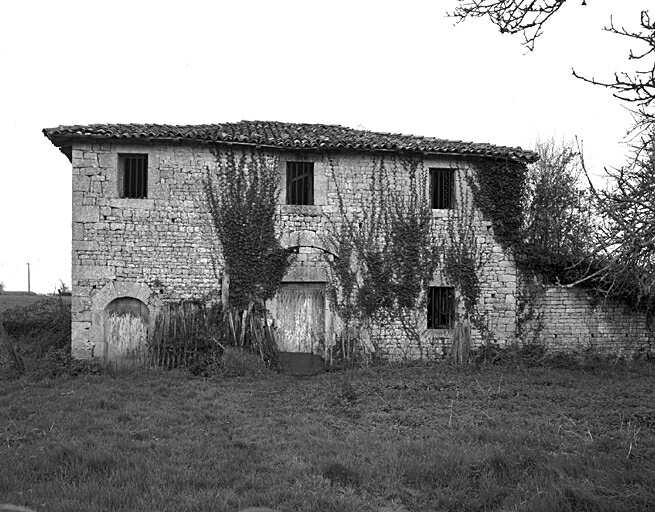 Dépendance au nord-ouest du logis, remise, buanderie, et four, élévation antérieure, vue prise de l'est