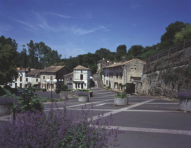 Quartier au nord de l'abbaye Notre-Dame.