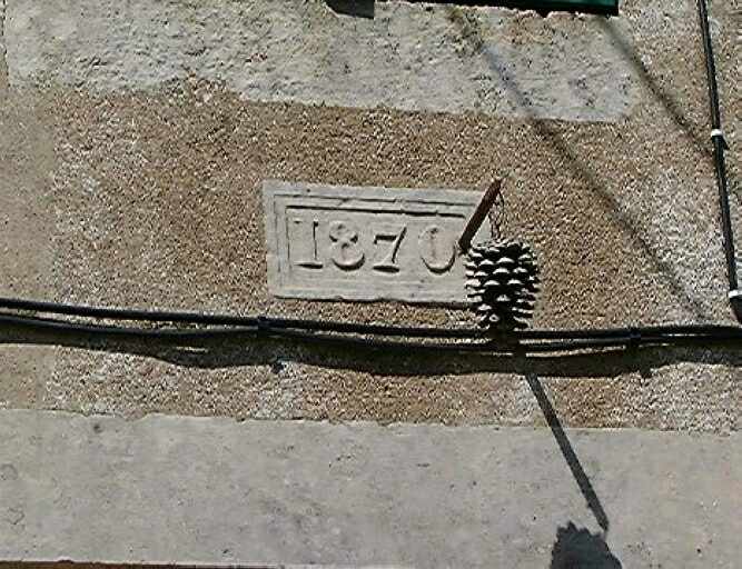 Logis, élévation antérieure, détail de la date portée.