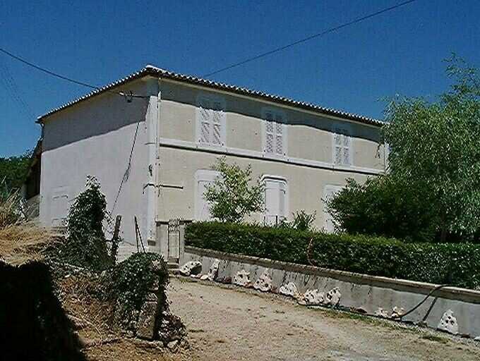 Logis, vue prise du sud-ouest.