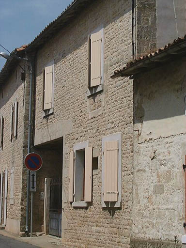 Maison, 50 rue Emile-Verdon.