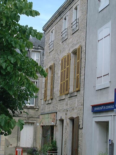 Maison 5 place des Epoux-Laurant. Façade de petite largeur.