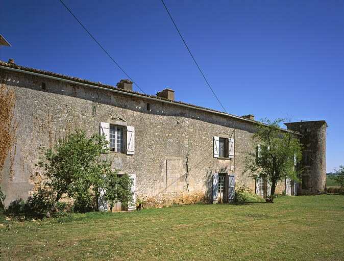 Logis, élévation postérieure, vue prise de l'ouest