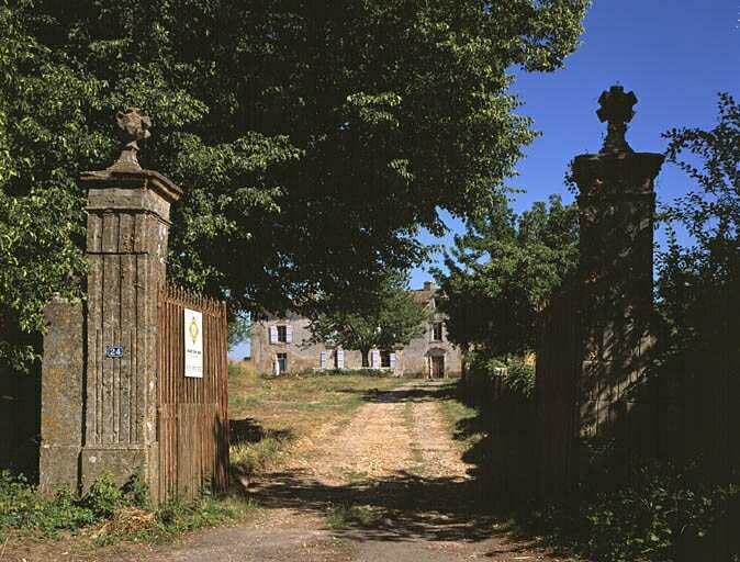 Portail d'entrée au nord-ouest