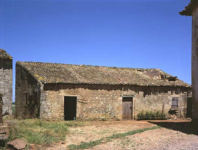 Dépendance agricole au nord-est du logis, élévation antérieure, vue prise de l'ouest