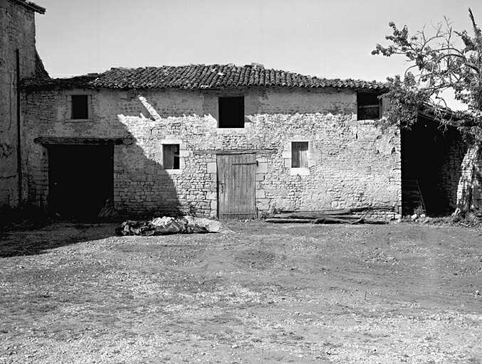 Dépendance agricole en retour d'équerre à droite du logis, élévation antérieure, vue prise de l'est