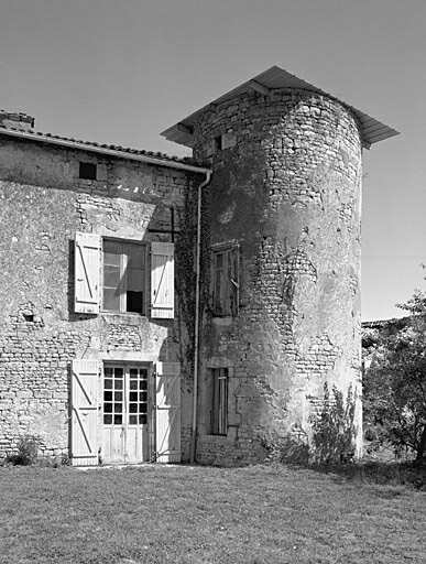Logis, élévation postérieure, tour est, vue prise du sud