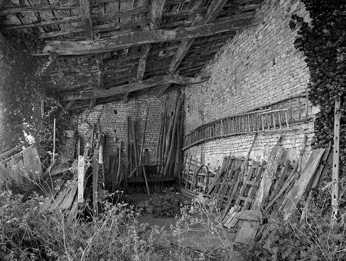 Dépendances agricoles, hangar au nord, vue prise du nord-ouest