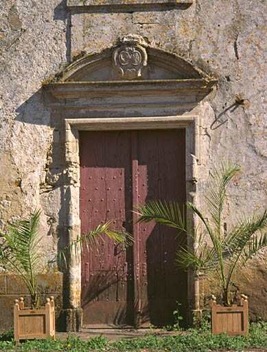 Logis, élévation antérieure, porte d'entrée