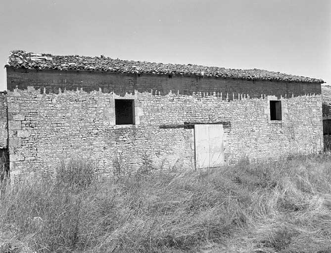 Dépendance agricole au nord-est du logis, élévation antérieure, vue prise de l'ouest