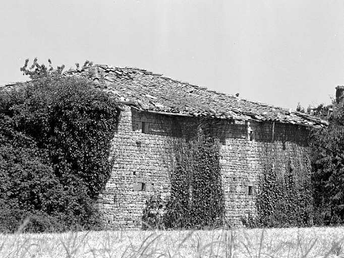 Dépendance, remise, buanderie et four, élévation postérieure, vue prise du nord-ouest