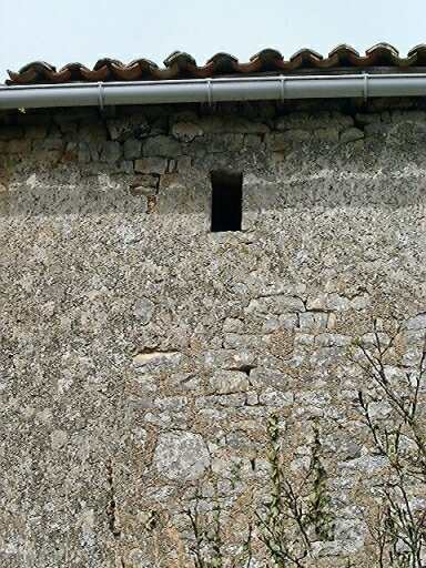 Logis, élévation postérieure, comble à surcroît, détail d'une baie située à proximité de la tour sud