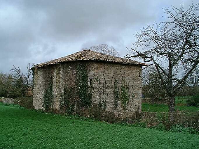 Dépendance, remise, buanderie et four, élévations postérieure et latérale gauche, vue prise du sud