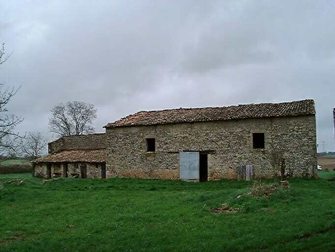 Dépendances agricoles au nord-est du logis, vue prise de l'ouest