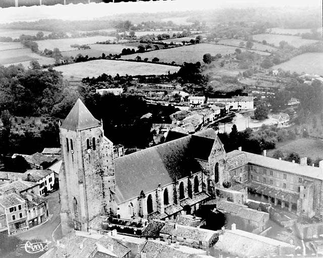 Vue aérienne prise du sud-ouest.