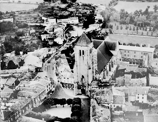 Vue aérienne prise de l'ouest.