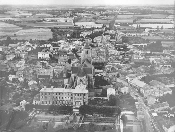 Vue aérienne prise de l'est.