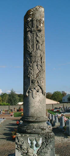 Détail de la colonne brisée.