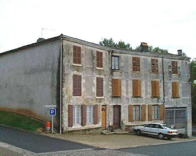 Elévation antérieure sur rue.
