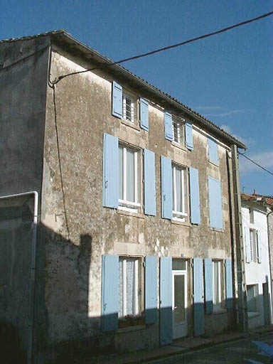 Maison 3 rue de la Forge. Façade de grande largeur.