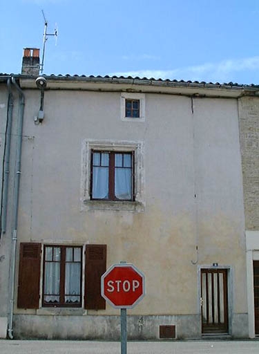 Maison 9 route de Vitré. Façade de petite largeur.