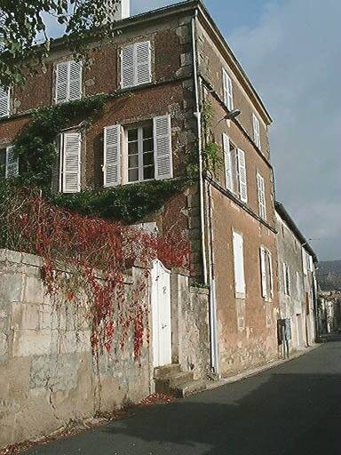 Portail et élévation latérale.