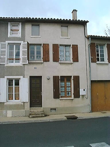 Maison 13 avenue de Limoges. Façade de petite largeur.