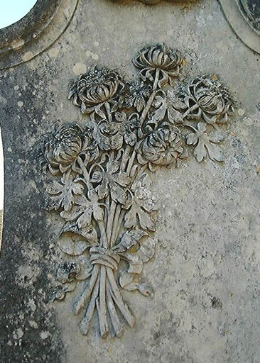 Détail du bouquet de chrysanthèmes.