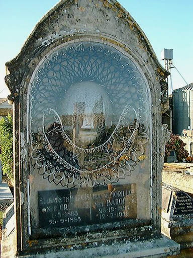 Détail de la stèle.