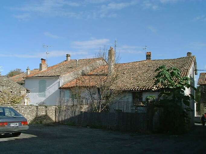 Arrière de la maison du n°7 route de Vitré.