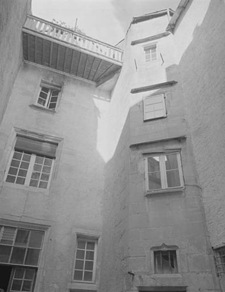 Corps de bâtiment nord et tour d'escalier, élévations sur la cour ouest