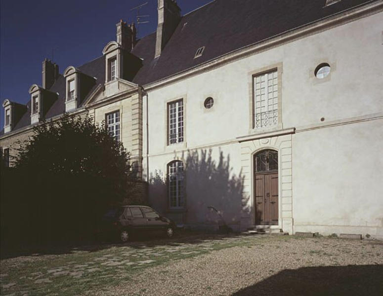 Logis, élévation antérieure à l'est