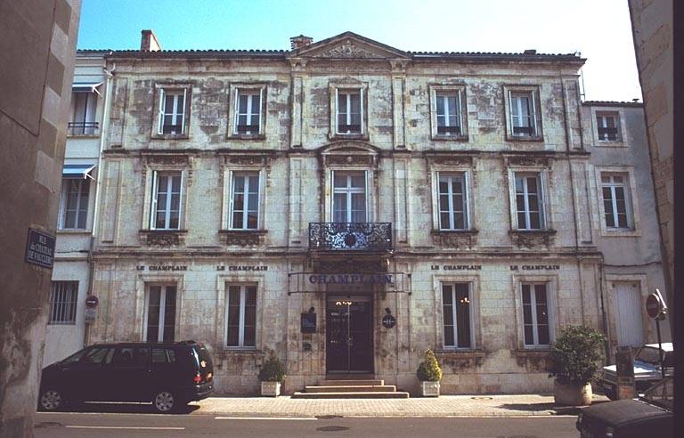 Façade de l'ancien hôtel l'Evêque.